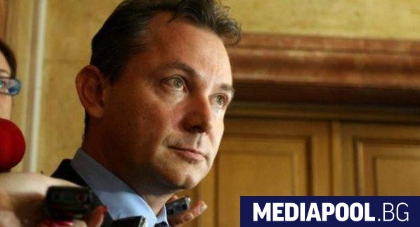Служебният премиер Стефан Янев обяви в сряда, че предлага освобождаването