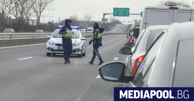 Километрично задръстване се е образувало на магистрала Тракия в платното