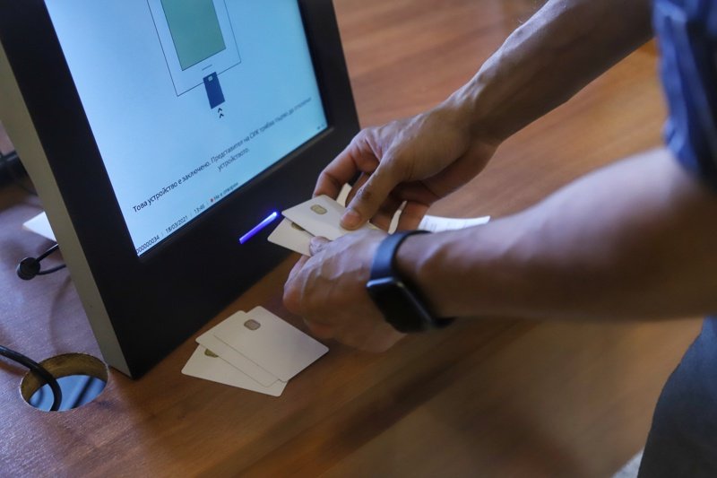 ЦИК проведе втори експеримент за гласуване с машини