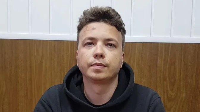 Роман Протасевич в кадър от разпространения от беларуските власти видеозапис