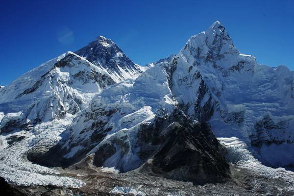Над 100 случая на коронавирус в подножието на Еверест