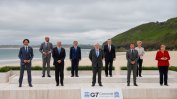 Срещата на върха на Г-7 започна със снимка на плажа