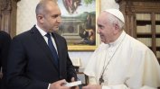 "Дяволът влиза в човека през джоба". Какво разказа папа Франциск на президента Радев