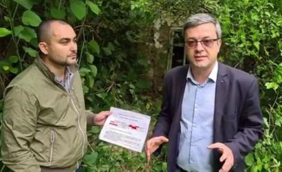Тома Биков и Александър Иванов от ГЕРБ по време на "инспекцията" на фирмата на Спецов.