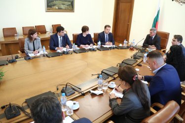 Кабинетът пита кметове преди вота къде има по 40 човека на един адрес