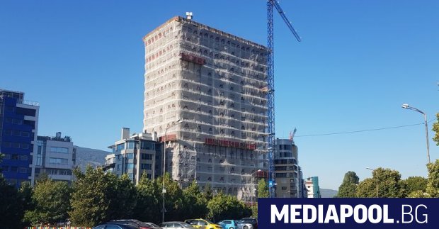 Строежът на небостъргача Златен век продължава Административният съд София