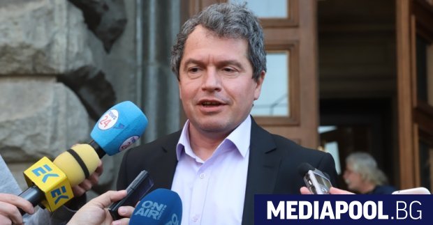 Лидерът на Има такъв народ Слави Трифонов не иска да