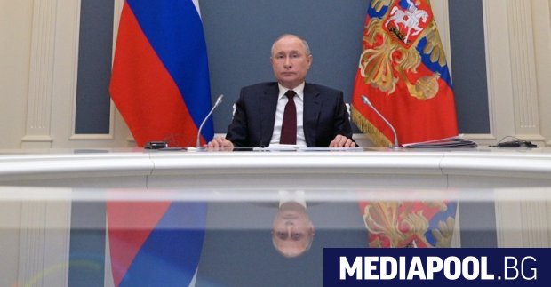 Президентът на Русия Владимир Путин подписа закон който забранява публично