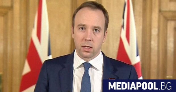 Британският министър на здравеопазването Мак Ханкок след като попадна под