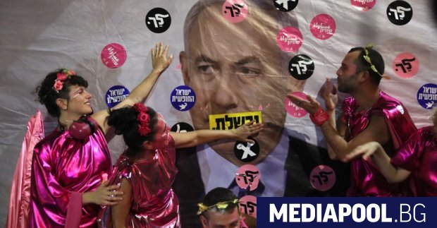 Израелските депутати се очаква да гласуват в неделя ново коалиционно