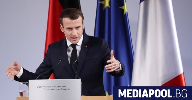 Френският президент Еманюел Макрон приветства пр