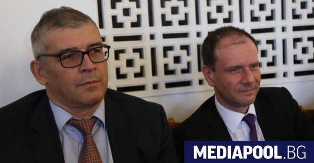 Транспортният министър Георги Тодоров е освободил от постовете им директора