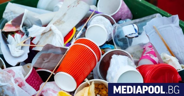 Забраната за пускане на българския пазар на еднократни пластмасови изделия