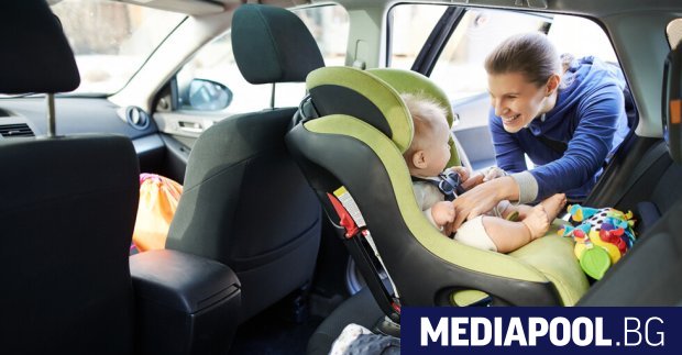 Над половината столчета за деца в автомобилите са монтирани частично