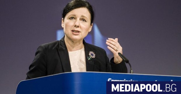 Европейската комисия остава открита за диалог с Унгария и Полша