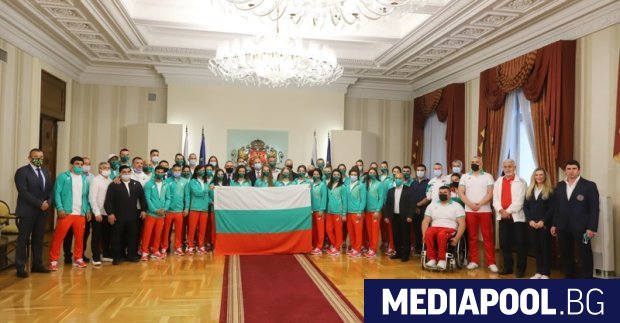 Президентът Румен Радев връчи националното знаме на олимпийската ни делегация