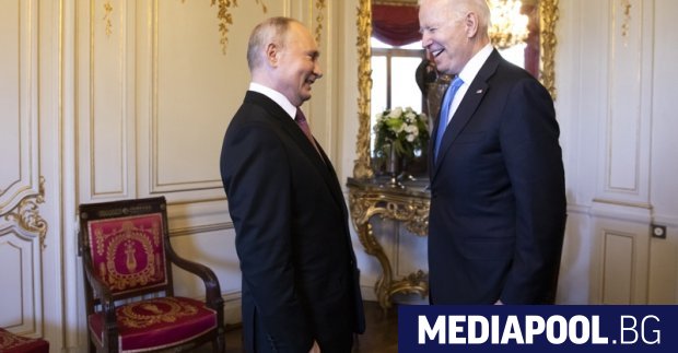 Русия е в много трудна ситуация и иска да остане