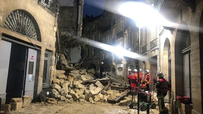 Трима ранени при рухване на две сгради в Бордо