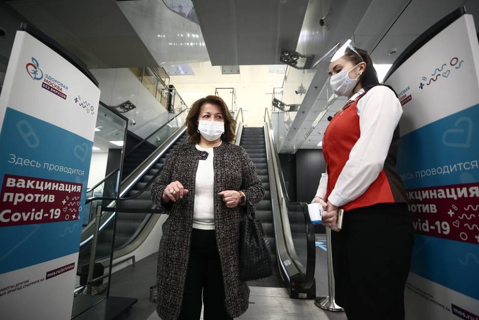 Работещите на публични места в Москва задължително трябва да се ваксинират 