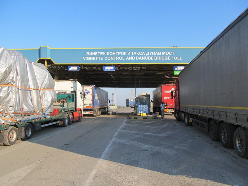 Търси се облекчаване на товарния трафик по границата, най-тежко е на Дунав мост І и ІІ