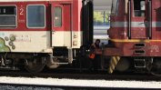 Два влака едва избегнаха челен сблъсък на гарата в Карлово