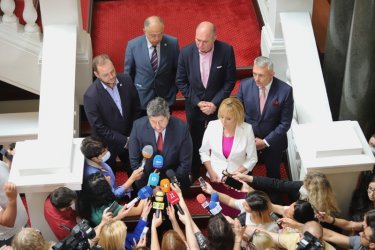 Христо Иванов и Мая Манолова говорят пред журналисти в парламента, сн. БГНЕС