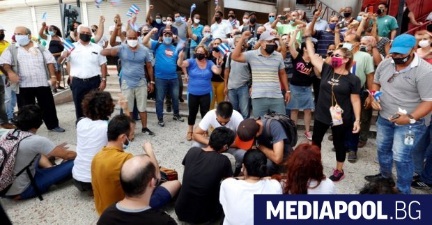 Хиляди хора излязоха на протести на много места в Куба
