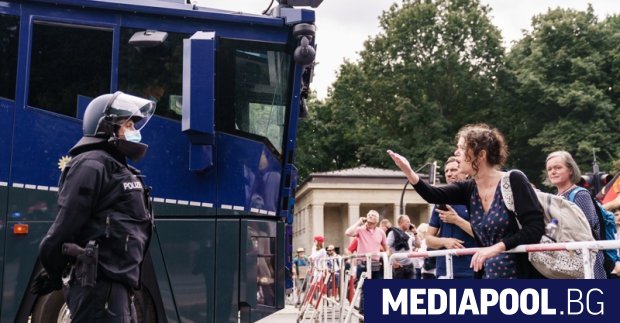 Хиляди хора излязоха в Берлин за да протестират срещу наложените