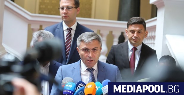 Партията на Слави Трифонов проведе консултации за правителство с ДПС