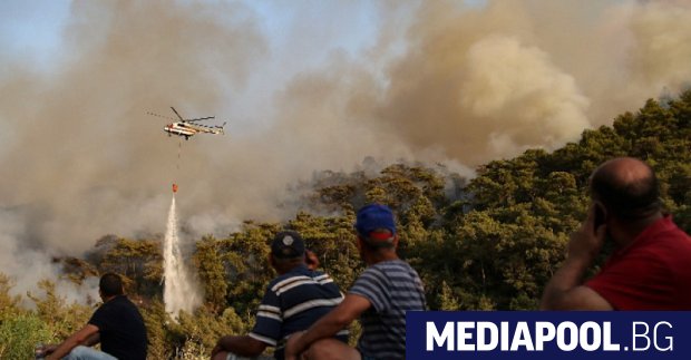 Нова евакуация заради горски пожар се наложи в турския курорт