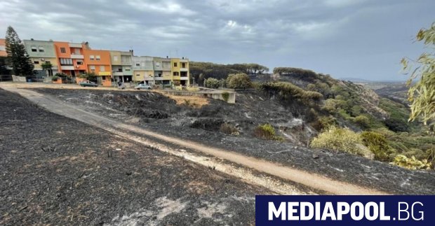 Горските пожари на италианския остров Сардиния наложиха евакуацията на общо