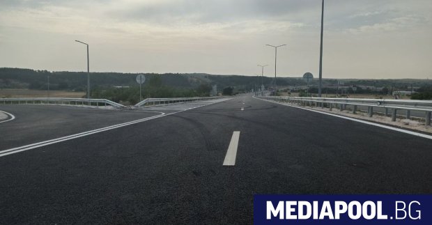Пуснато е движението в ремонтирания 5 километров участък на магистрала Марица