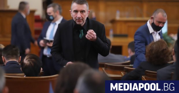 Обрат в позицията на Има такъв народ преди да