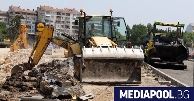 Ремонтът на бул Тодор Каблешков при кръстовището с Луи Айер