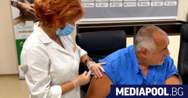Лидерът на ГЕРБ и бивш премиер Бойко Борисов се ваксинира