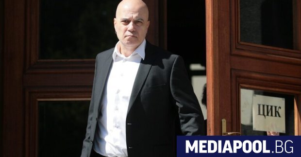 Победителят в изборите Слави Трифонов ще обяви в понеделник какво