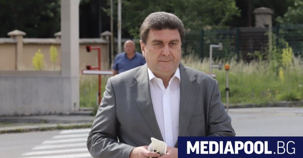 Бившият дългогодишен директор на Лукойл България Валентин Златев официално влезе