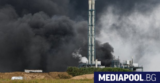 Експлозия разтърси химически промишлен обект в западногерманския град Леверкузен, има
