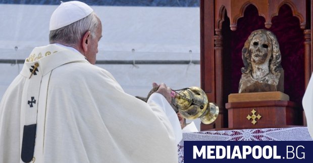 Папа Франциск, който преди броени дни претърпя успешна операция на