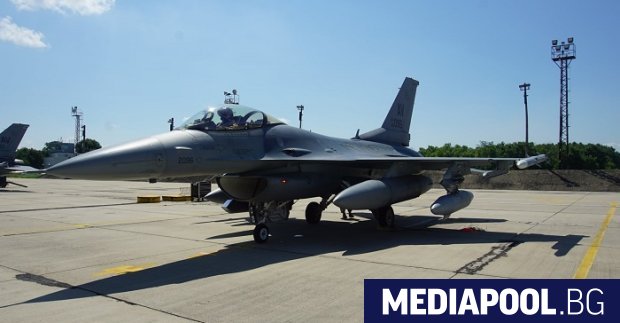 Американски изтребители F 16 се пребазираха в авиобазата Граф Игнатиево от