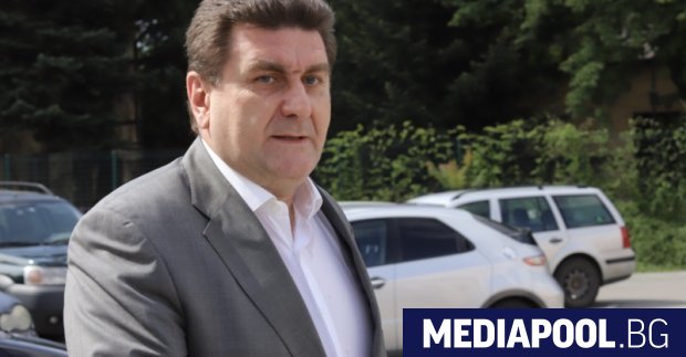 Бившият дългогодишен директор на Лукойл България Валентин Златев който след