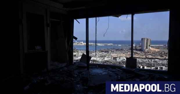 За оцелелия след взривовете в Бейрут Шади Ризк времето е