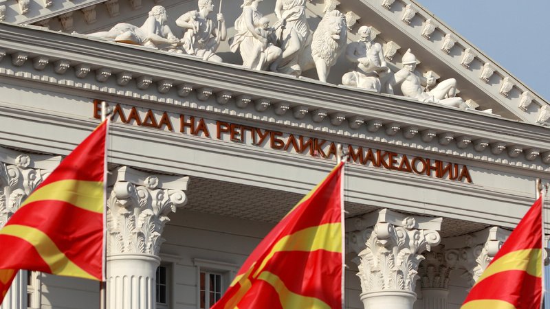 И македонците с официални червени линии към София