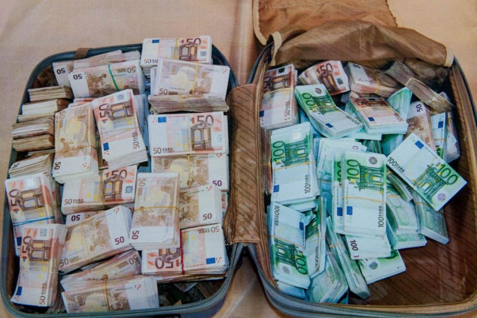 Европейската комисия планира да създаде нова агенция за борба с прането на пари