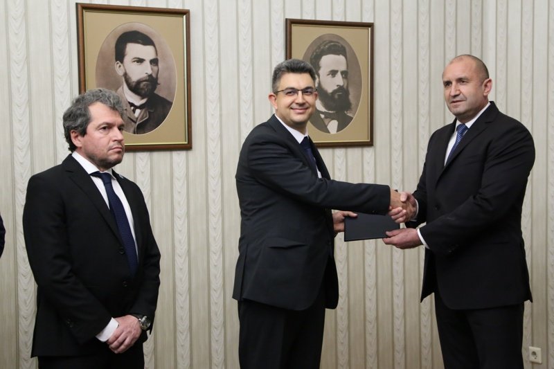 From left to right: Deputy chair of TISP Toshko Yordanov, PM nominee Plamen Nikolov and President Roumen Radev