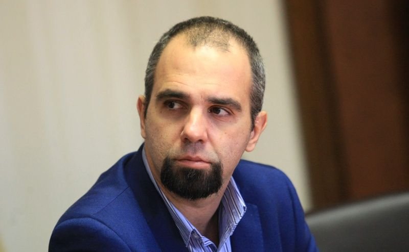 Слави извърши политическо самоубийство, смята Първан Симеонов