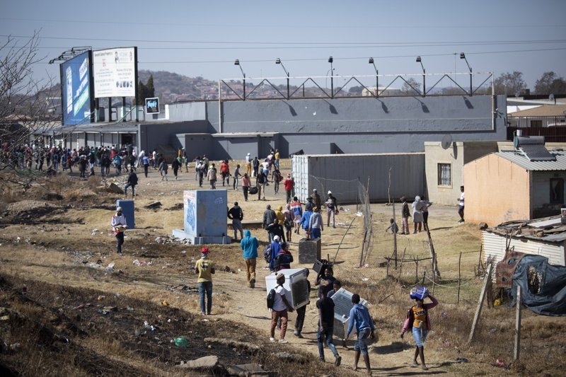 Броят на загиналите при размириците в Република Южна Африка достигна 45