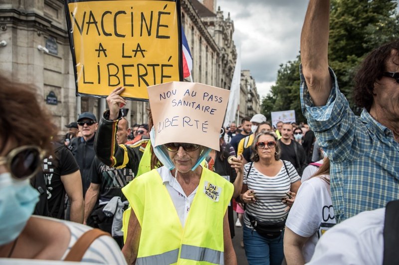 Ваксинационните удостоверения в Европа разкриват огнища на съпротива