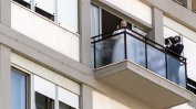 Папа Франциск излезе на балкона на болница "Джемели" за неделна молитва