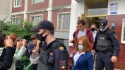 Руската полиция е отвела виден разследващ журналист за разпит по дело за клевета